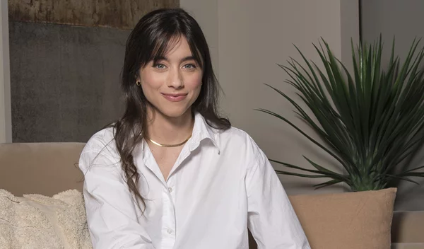 What's in my bag | Όλα τα προϊόντα ομορφιάς που θα βρεις στην τσάντα της Τζωρτζίνας Λιώση