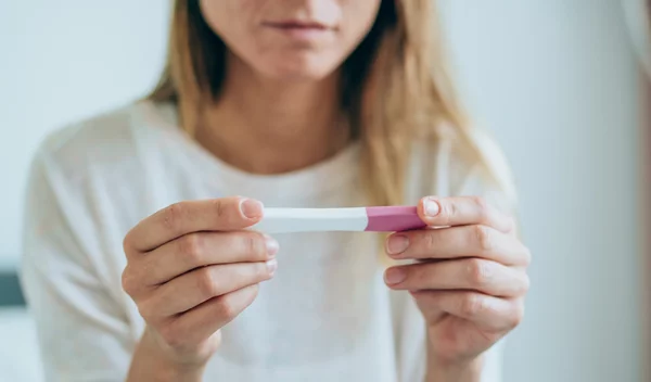 Κεφάλαιο Υπογονιμότητα: Όσα πρέπει να γνωρίζεις για το ζήτημα ταμπού που απασχολεί τα σύγχρονα ζευγάρια