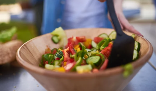 Τα λάθη που κάνουμε όταν προσπαθούμε να φάμε "ελαφριά" - και τι να κάνεις αντί γι’ αυτά