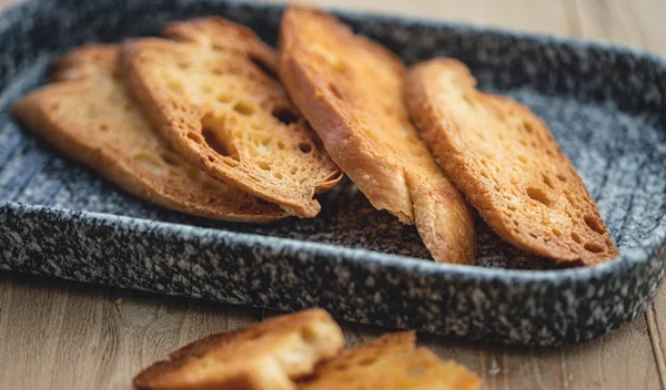 Ρυζογκοφρέτες, φρυγανιές, κράκερ, παξιμάδι: Ποια ειναι η πιο υγιεινή επιλογή;