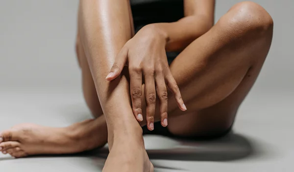 Δύο φυσικά συστατικά για πιο λεία και απαλά γόνατα