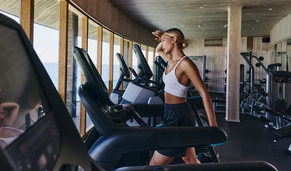 Περπάτημα: 5 δοκιμασμένοι τρόποι για να κάψεις περισσότερες θερμίδες