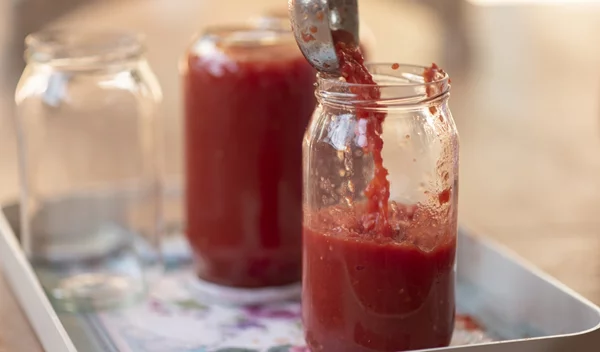 Ντομάτες φρέσκες ή σε κονσέρβα; Ποιες έχουν τα περισσότερα οφέλη;