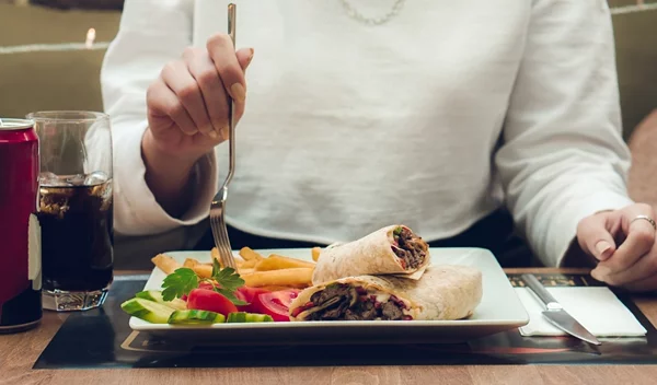 Συνδυασμοί τροφών: Γιατί η πρωτεΐνη και η ζάχαρη δεν πάνε μαζί;