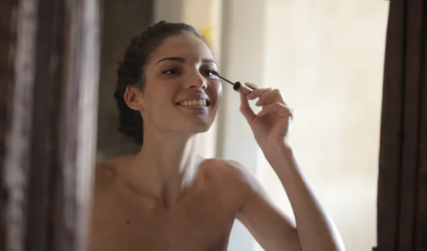 6 SOS tips για να εφαρμόσεις τέλεια τη μάσκαρα