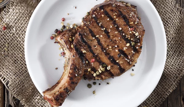 Άπαχο χοιρινό ή με λίπος; Ποιο κρέας "χτίζει" καλύτερα τους μυς μετά την προπόνηση