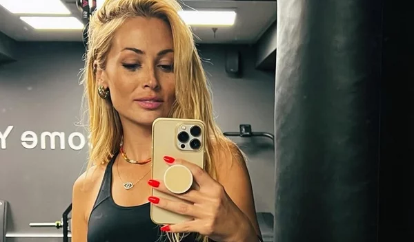 Η γυμναστική που ακολουθεί η Ελένη Βουλγαράκη υπόσχεται θαύματα για τους κοιλιακούς σου!