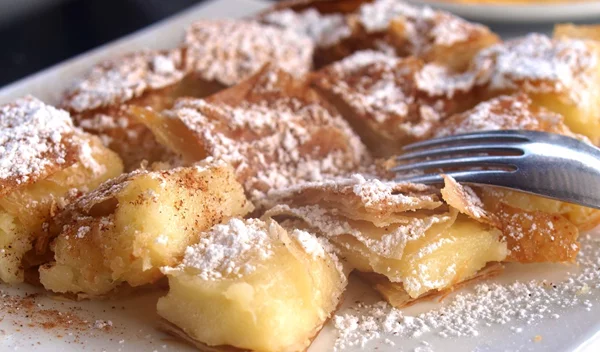 Σπιτικά, νηστίσιμα μπουγατσάκια: Μια τέλεια επιλογή γλυκού για κάθε "στιγμή αδυναμίας"