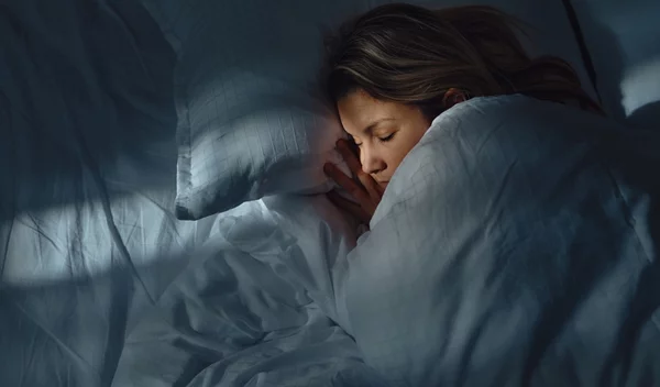 Δυσκολεύεσαι να κοιμηθείς; Η τεχνική με τις αναπνοές που θα σε "βάλει απευθείας για ύπνο"