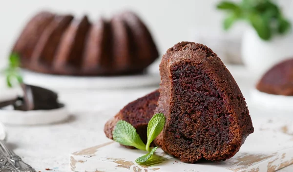 Συνταγή για πολύ ζουμερό, νηστίσιμο σοκολατένιο κέικ