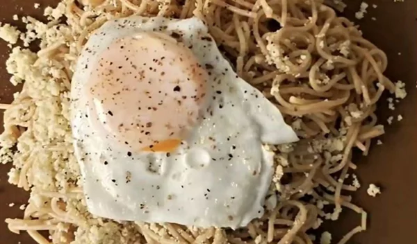 Μακαρονάδα τσουχτή: Η light εκδοχή που συστήνει και η διατροφολόγος!