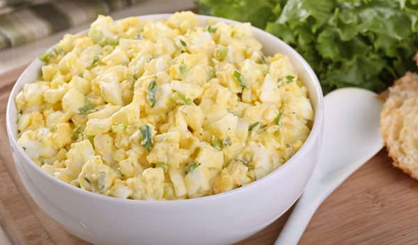 Αυγοσαλάτα: Μια υγιεινή εκδοχή της (το υλικό που μπορείς να βάλεις αντί για μαγιονέζα)