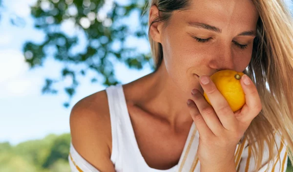 Άρωμα καθαριότητας: Οι τροφές που θα σε βοηθήσουν να μυρίζεις υπέροχα το καλοκαίρι