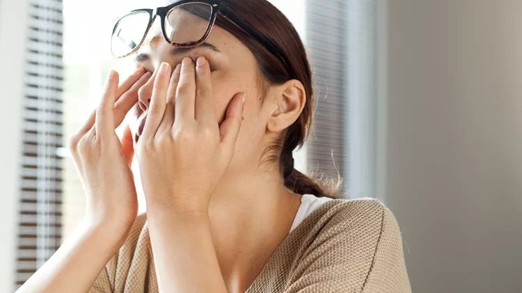 Ξεκούραστα μάτια: 7 έξυπνοι τρόποι να απαλλαγείς από την κόπωση