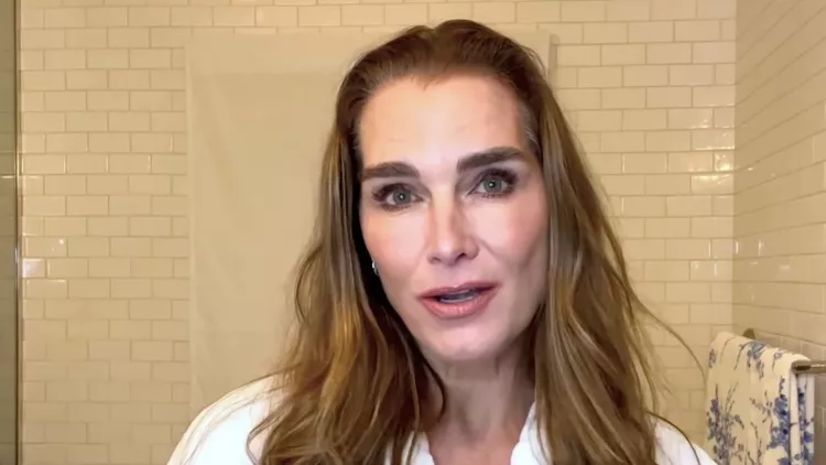 νεανική επιδερμίδα της Brooke Shields