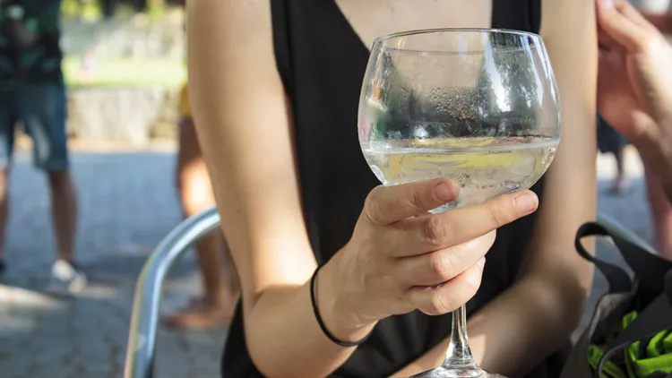 Το gin tonic τελικά έχει θερμίδες; Είναι «κατάλληλο» για διατροφή;