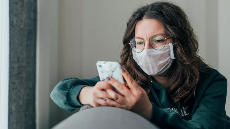 γυναίκα κορονοϊός ειδήσεις νέα κινητό