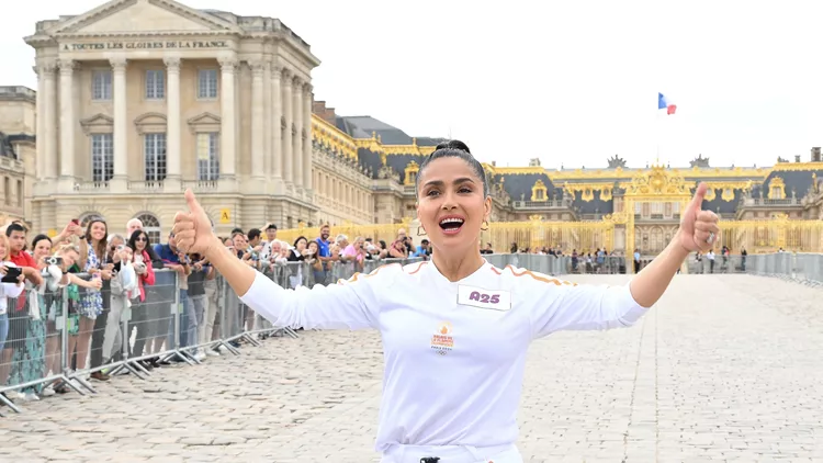 salma hayek ολυμπιακοί αγώνες 2024