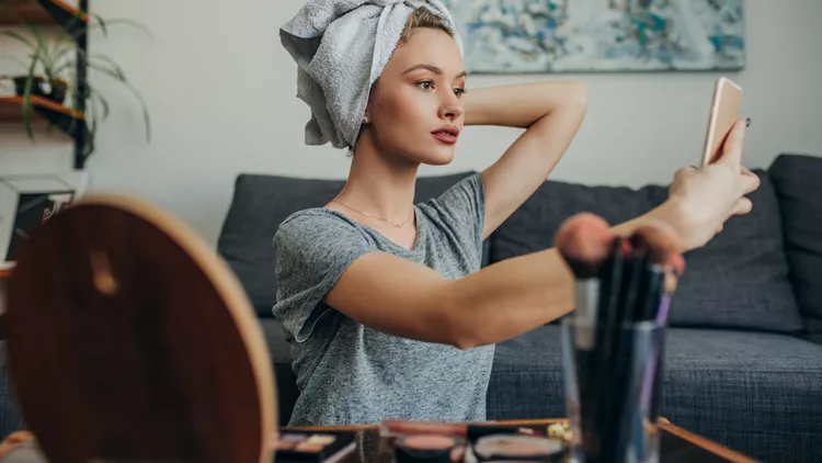 καθημερινό σταθερό μακιγιάζ