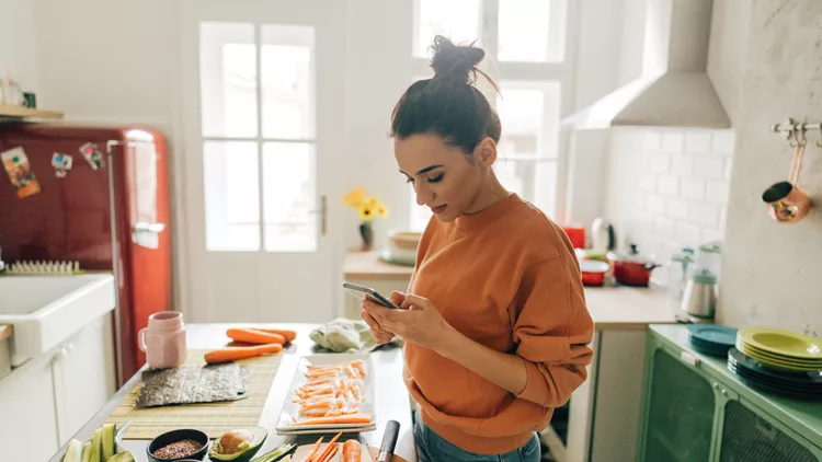 woman eating healthy