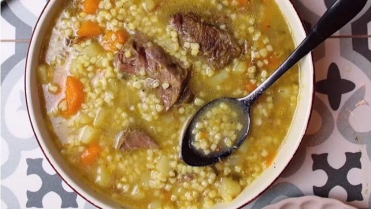 σούπα με τραχανά και μοσχαράκι