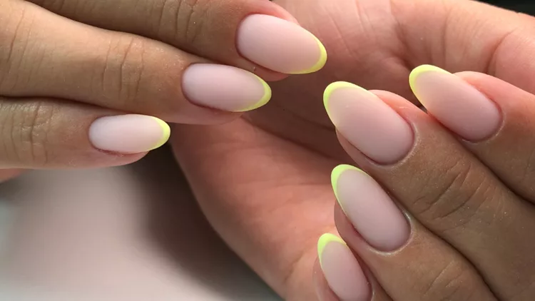 ανοιξιάτικα nail looks