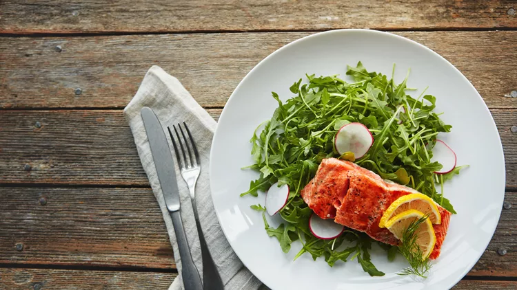 κατανάλωση τροφίμων με πρωτεΐνη