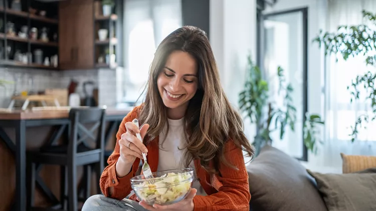 woman eating fiber