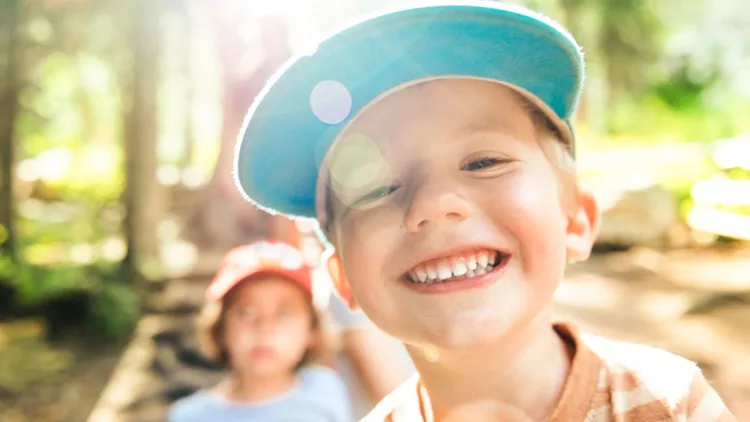 παιδί παιδιά καλοκαίρι διακοπές καύσωνας