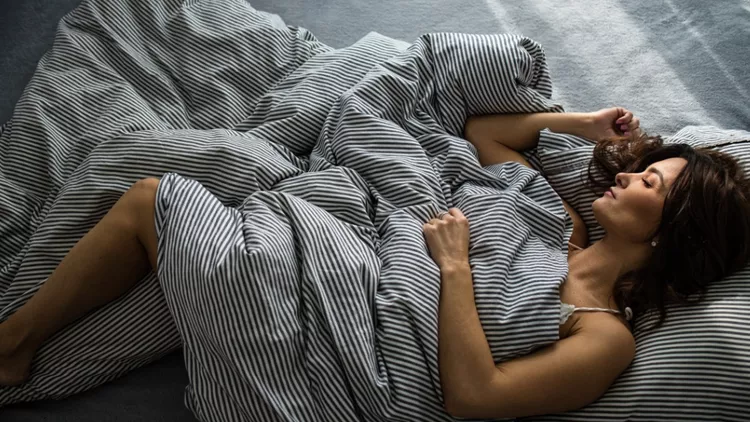 ύπνος εμμηνόπαυση αϋπνία γυναίκα