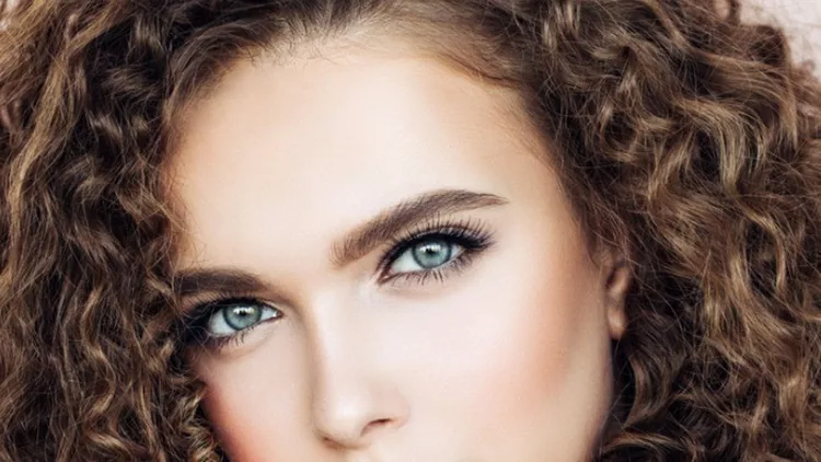 beautiful-model-picture-id899360062