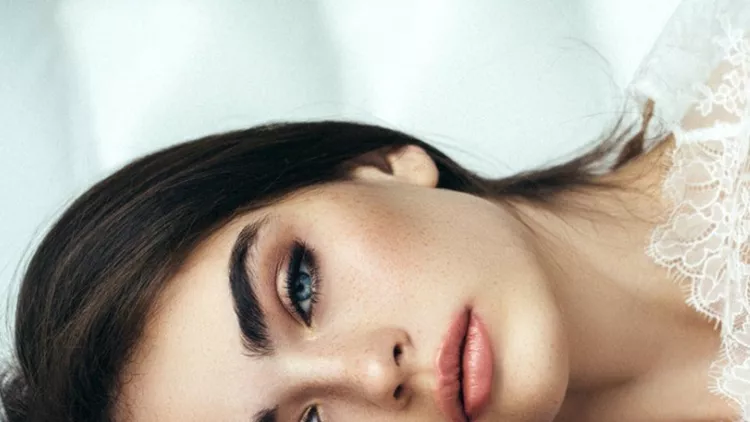 young-beautiful-woman-picture-id516073008