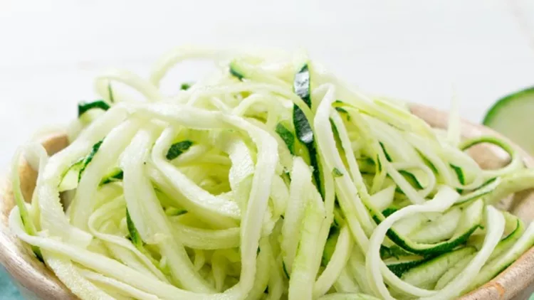 zucchini-noodles-in-a-bowl-picture-id909987486