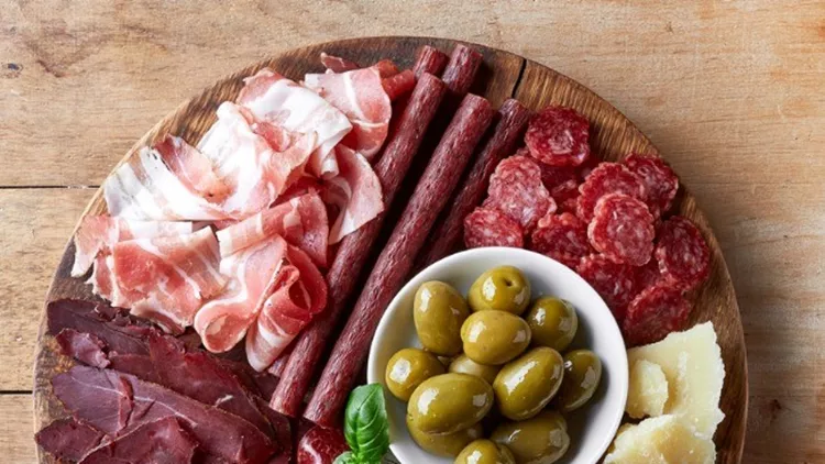 cold-smoked-meat-and-cheese-plate-picture-id673499206