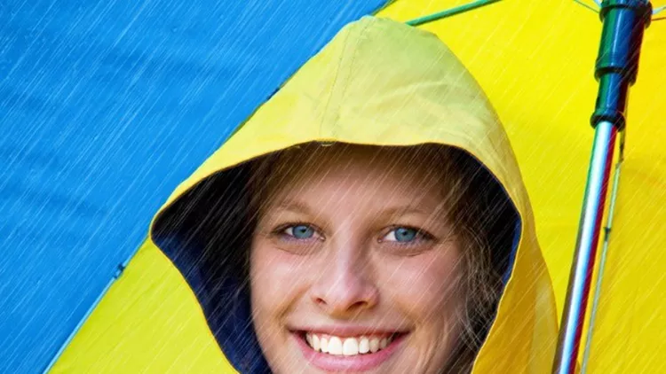 γυναίκα βροχή χειμώνας ευτυχισμένη υγιής υγεία