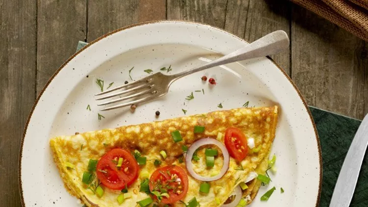 homemade-omelet-picture-id508901650
