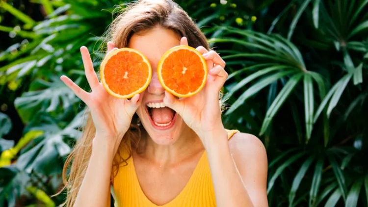 happy-young-woman-with-oranges-picture-id942516084
