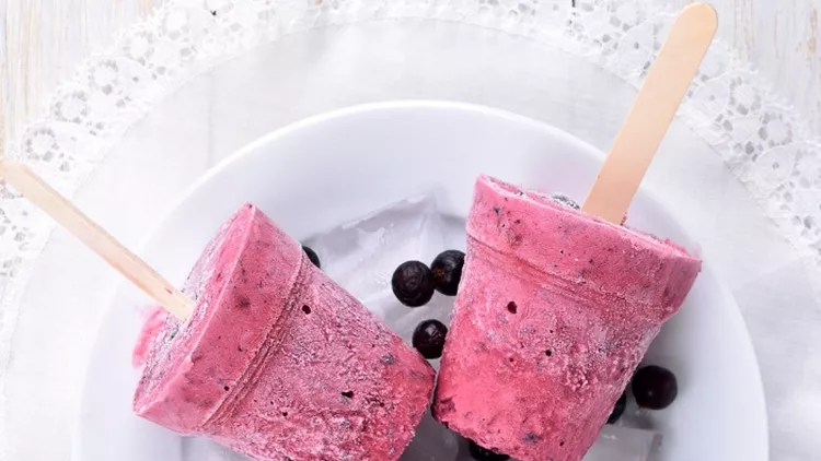 homemade-fruit-blackcurrant-blueberry-popsicles-picture-id540730632