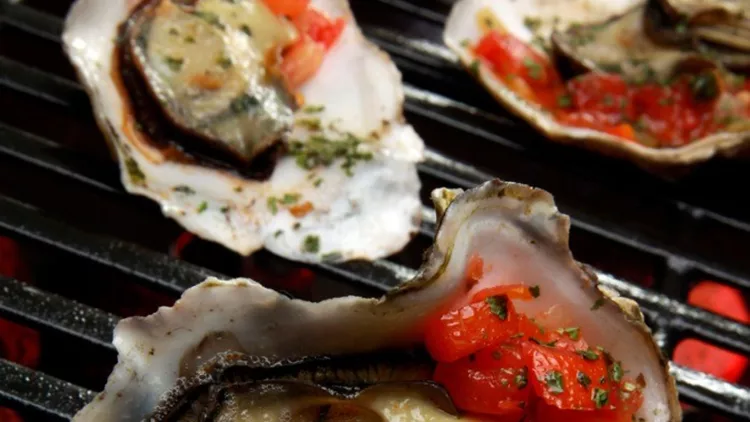 oysters-on-the-barbecue-picture-id471162765
