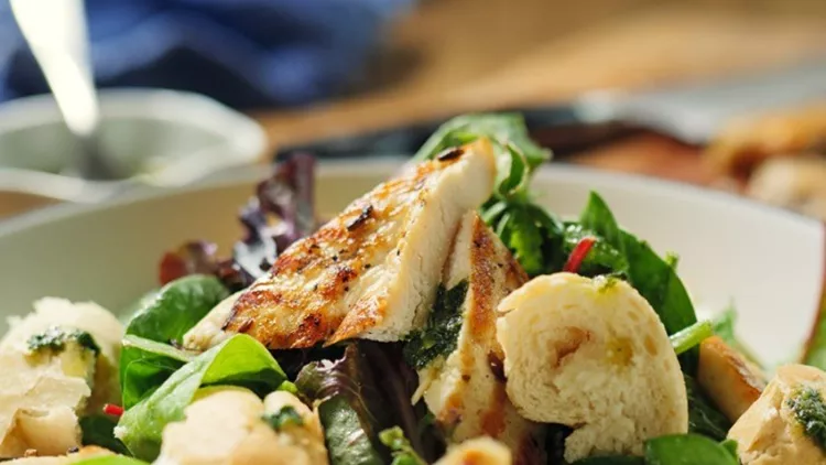 healthy-chicken-salad-picture-id833301426