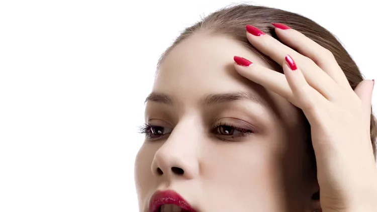 woman-nails