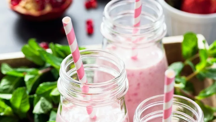strawberry-pomegranate-smoothies-on-wooden-tray-picture-id935297134