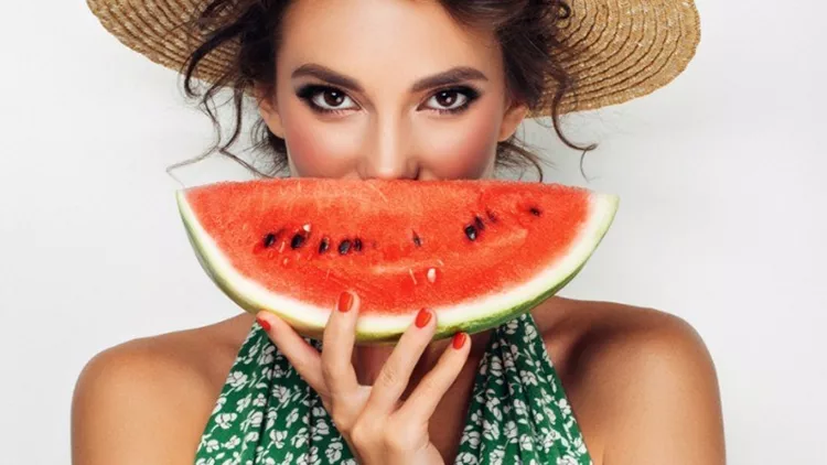 woman-with-water-melon-picture-id937539396