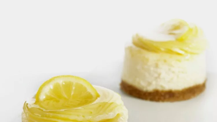 lemon-cheesecakes-picture-id543813238
