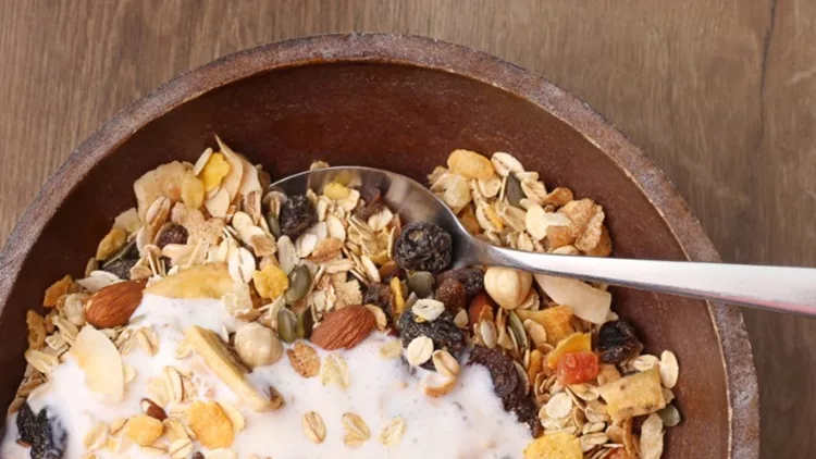 muesli-with-nuts-and-tropical-dried-fruits-picture-id831661000