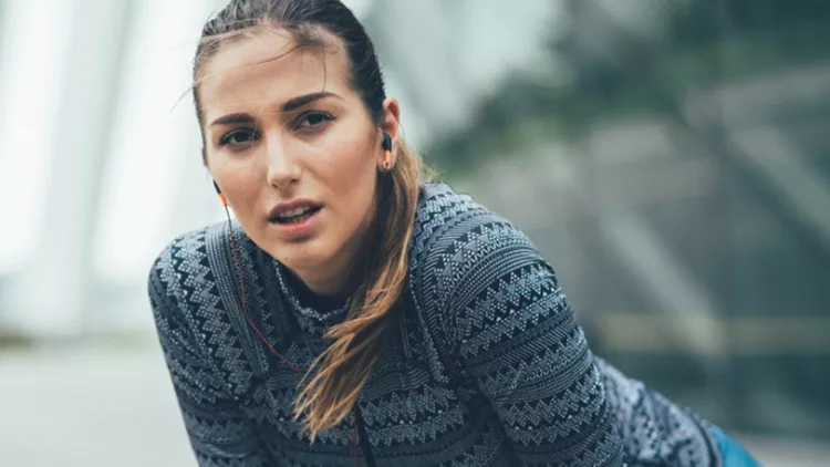 young-sportswoman-taking-breath-picture-id1016230408
