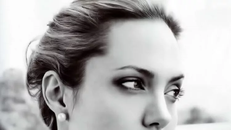 Angelina-Jolie-
