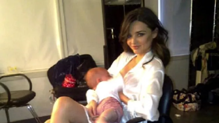 miranda-kerr-breastfeeding