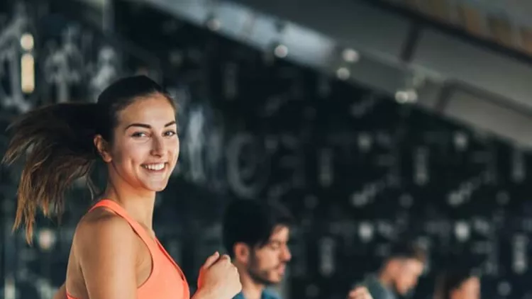running-at-the-gym-picture-id673884492
