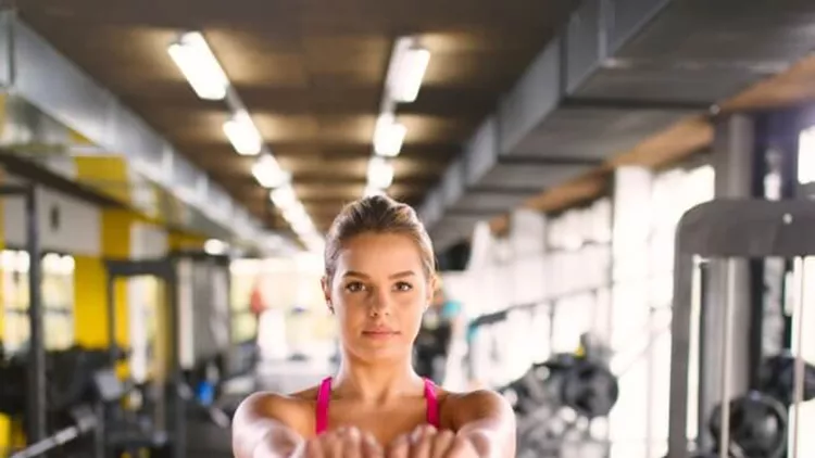 young-woman-doing-kettlebell-exercise-at-gym-picture-id627975556